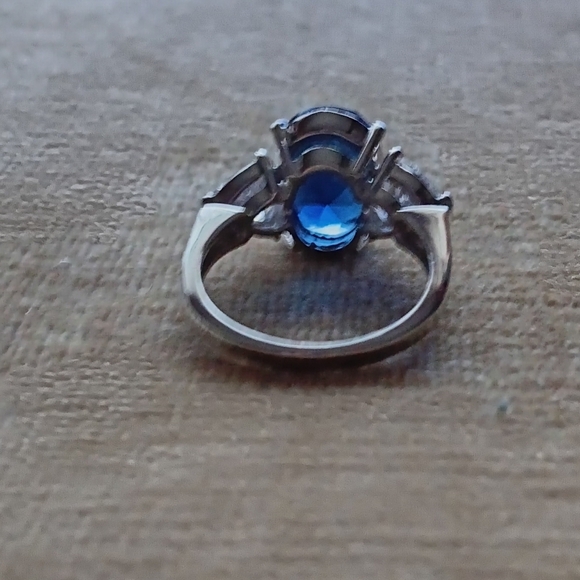 Silver Tone Blue and Clear Glass Ring - Picture 4 of 10